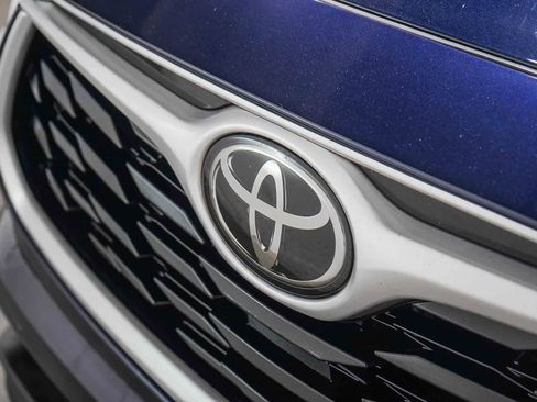 Certified 2020 Toyota Highlander XLE FWD image 9