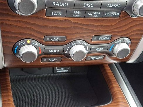 Used 2020 Nissan Pathfinder Platinum image 19