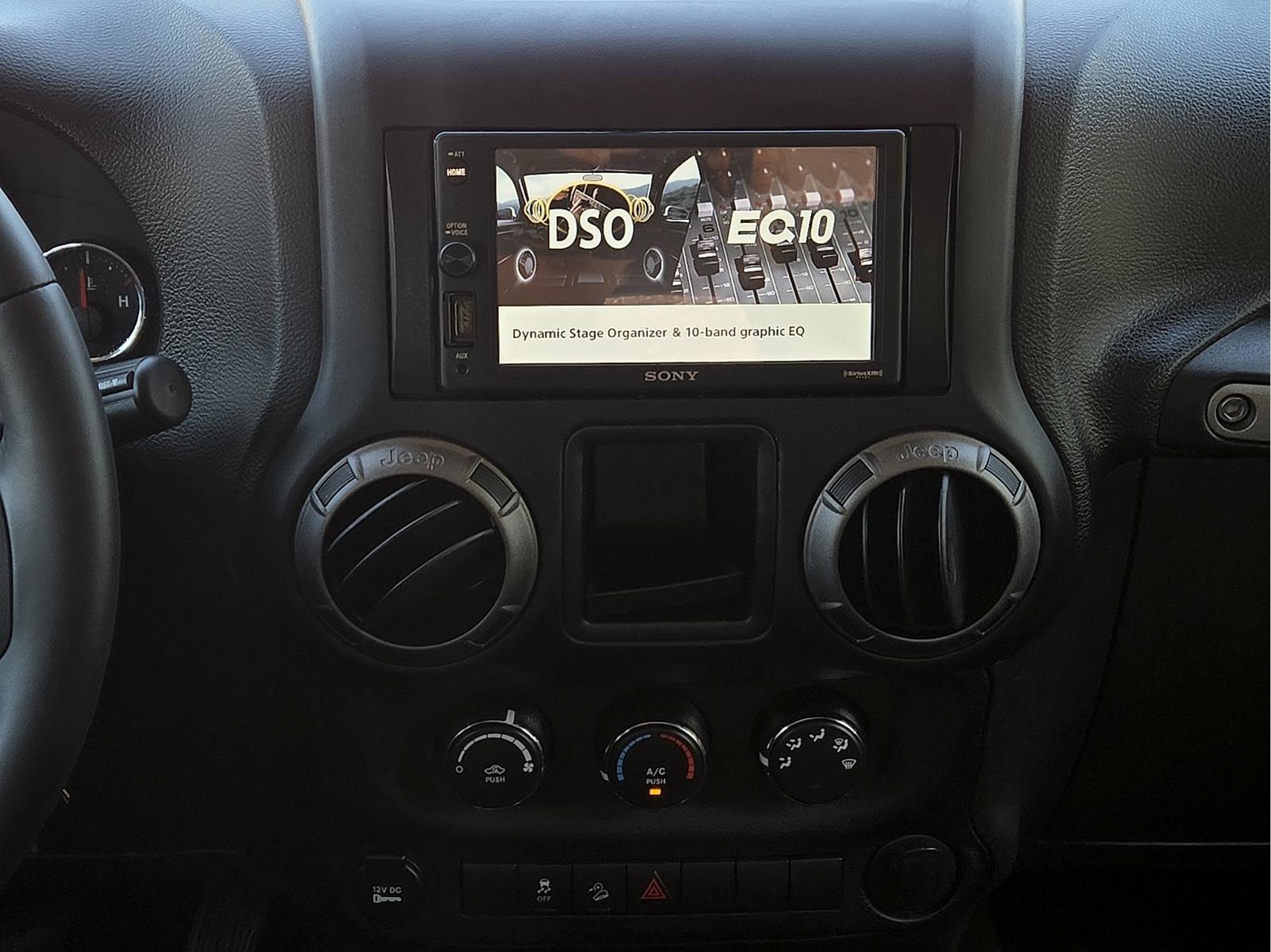 Used 2018 Jeep Wrangler Unlimited Sport w/ Connectivity Group AWD/4WD image 12