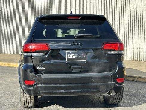 Used 2022 Jeep Grand Cherokee Laredo X image 4