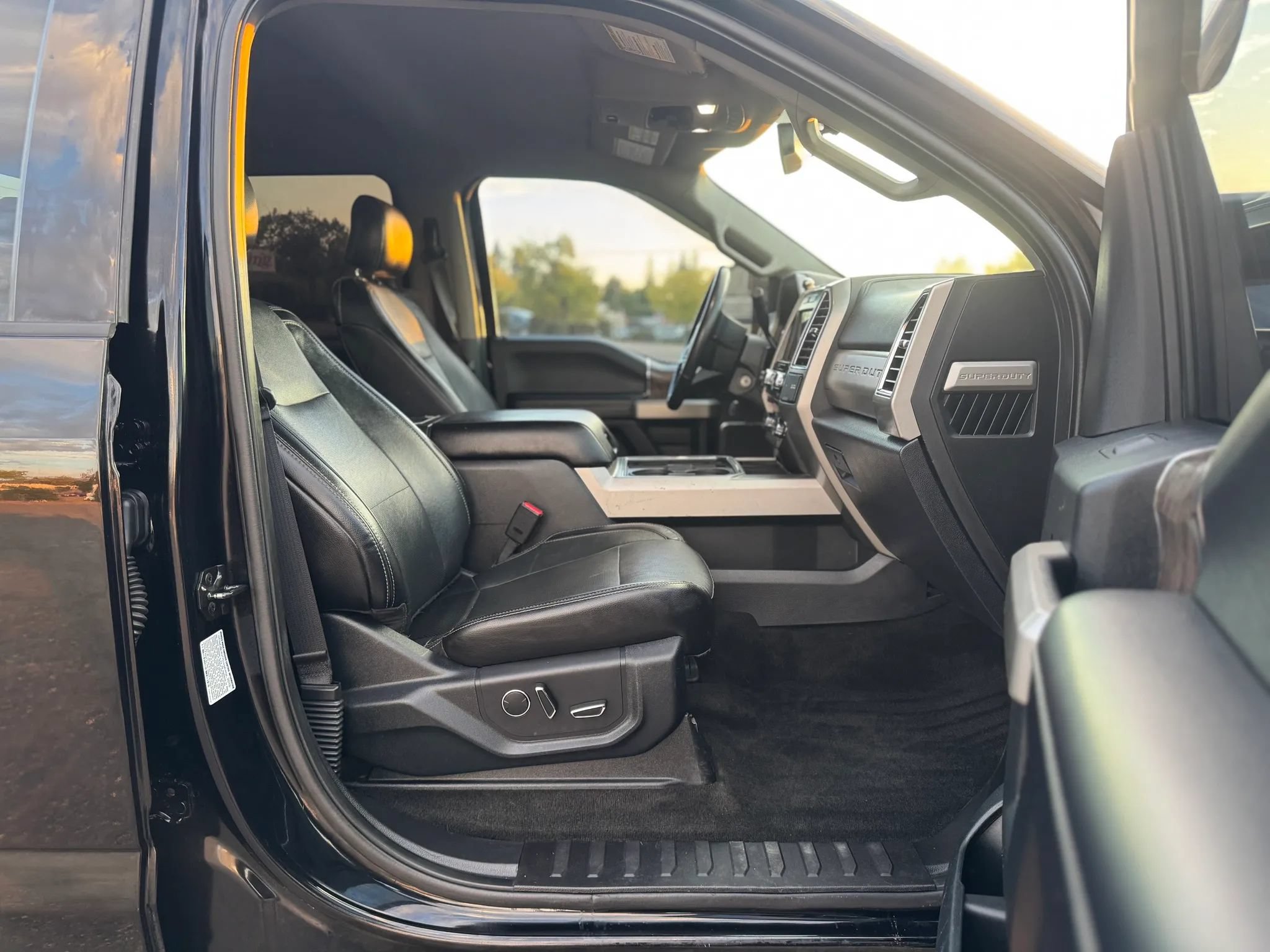 Used 2017 Ford F350 Lariat AWD/4WD image 28
