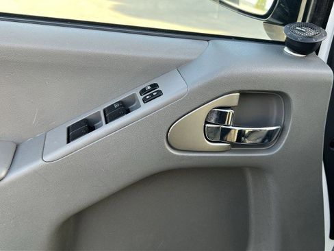 Used 2020 Nissan Frontier SV w/ Midnight Edition Floor Mats image 23