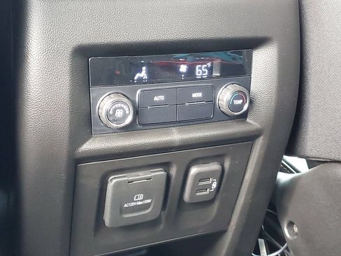 Used 2021 Chevrolet Traverse LT w/ LT Premium Package AWD/4WD image 31