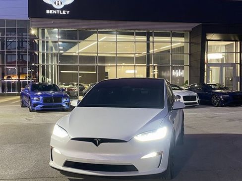 Used 2022 Tesla Model X Plaid image 2