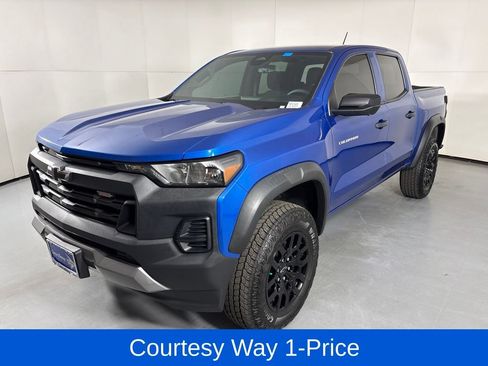 Used 2024 Chevrolet Colorado Trail Boss w/ Technology Package AWD/4WD image 5
