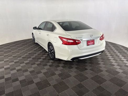 Used 2017 Nissan Altima 2.5 SL w/ Technology Package FWD image 7