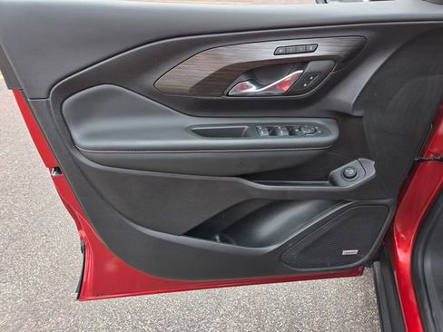 Used 2024 GMC Terrain SLT w/ Infotainment Package II image 13