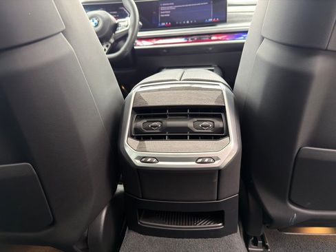 Used 2023 BMW 760i xDrive w/ Executive Package image 39