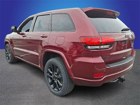 Used 2018 Jeep Grand Cherokee Altitude image 6