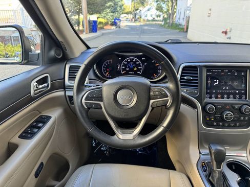 Used 2018 Jeep Grand Cherokee Limited image 24