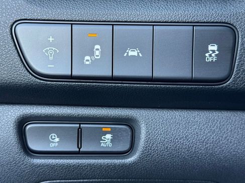 Used 2021 Kia Niro EX image 13