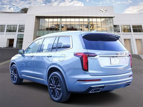 Used 2023 Cadillac XT6 Premium Luxury image 4