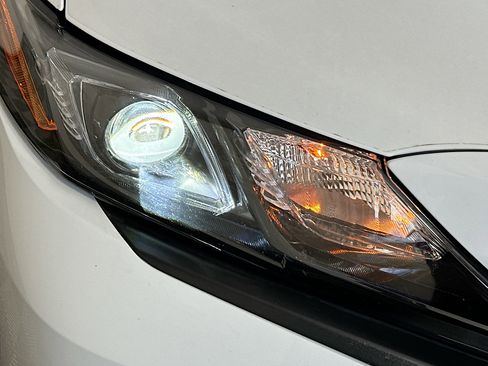 Used 2022 Toyota Camry SE FWD image 9