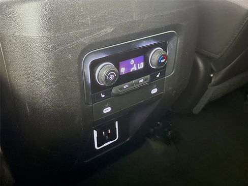 Used 2021 Chevrolet Tahoe Z71 w/ Luxury Package AWD/4WD image 18