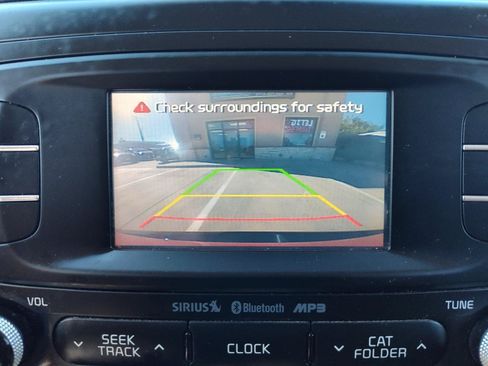 Used 2016 Kia Soul + FWD image 22
