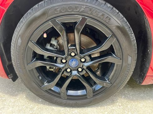 Used 2019 Ford Fusion SE w/ Equipment Group 151A FWD image 9