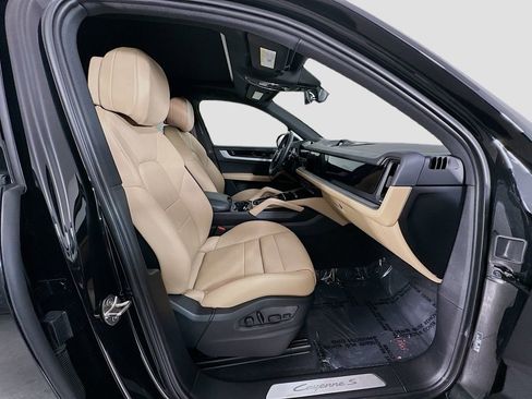 Certified 2025 Porsche Cayenne S AWD/4WD image 31