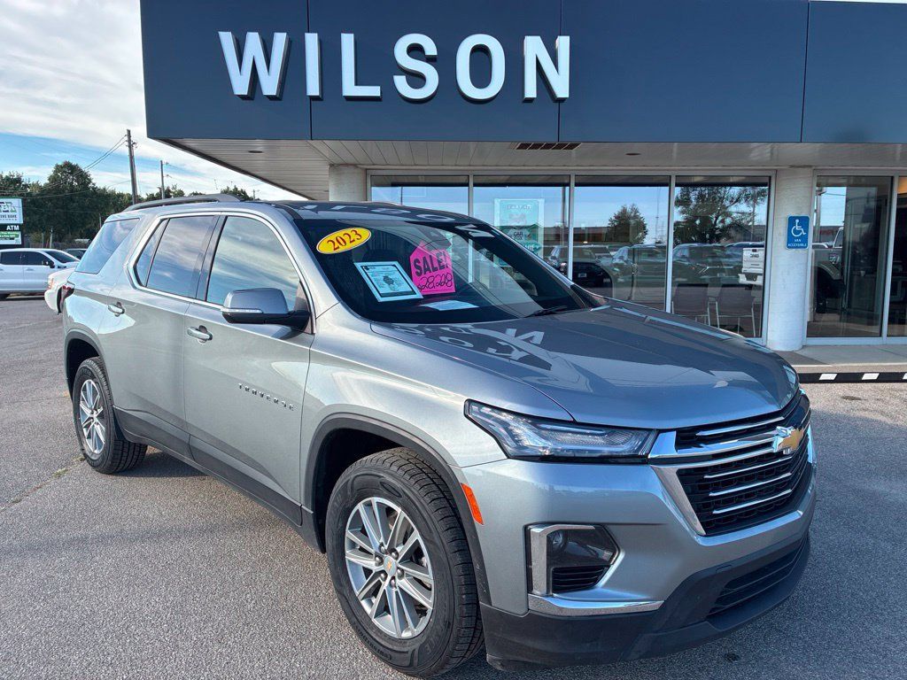 Used 2023 Chevrolet Traverse LT FWD image 1