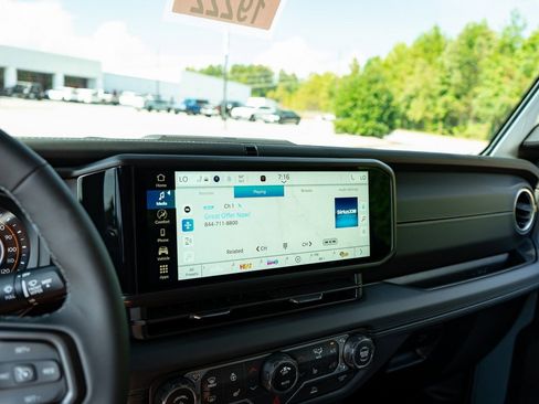 New 2025 Jeep Gladiator Sport image 23