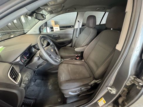 Used 2020 Chevrolet Trax LS w/ Tint and Cruise Package image 15