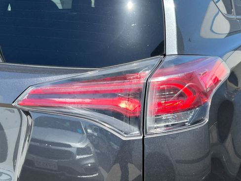 Used 2017 Toyota RAV4 Limited image 18