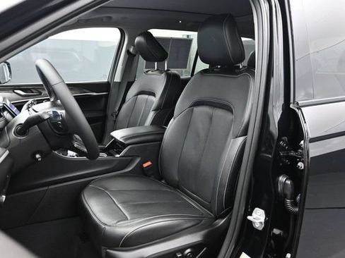 Used 2022 Jeep Grand Cherokee Limited 4xe w/ Luxury Tech Group II AWD/4WD image 5