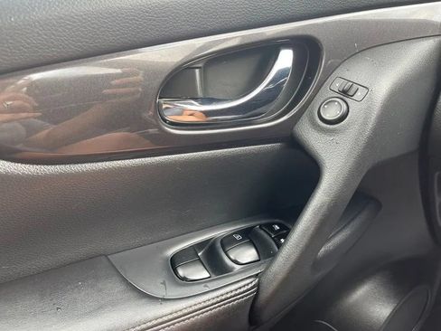 Used 2018 Nissan Rogue S AWD/4WD image 29