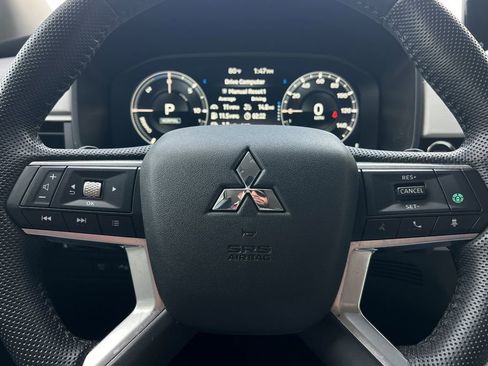 Used 2023 Mitsubishi Outlander SEL AWD/4WD image 29