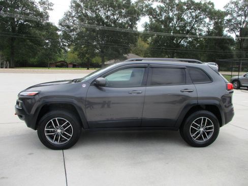 Used 2014 Jeep Cherokee Trailhawk w/ Comfort/Convenience Group AWD/4WD image 23