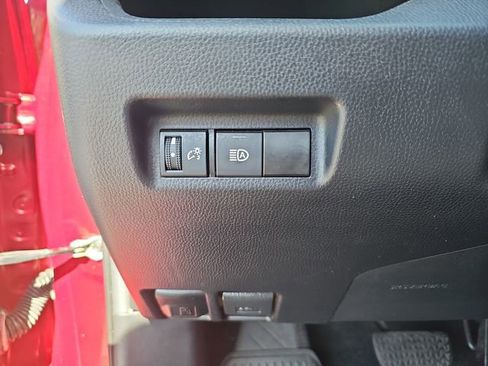 Used 2022 Toyota RAV4 XLE FWD image 30