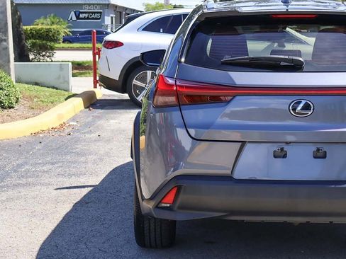 Used 2019 Lexus UX 200 image 14