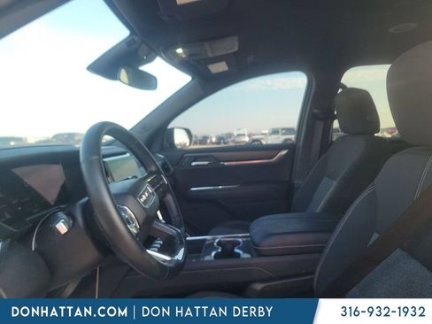 Used 2025 GMC Acadia Elevation FWD image 2