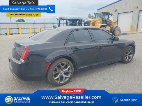 Used 2019 Chrysler 300 Touring w/ Sport Appearance Package RWD image 4