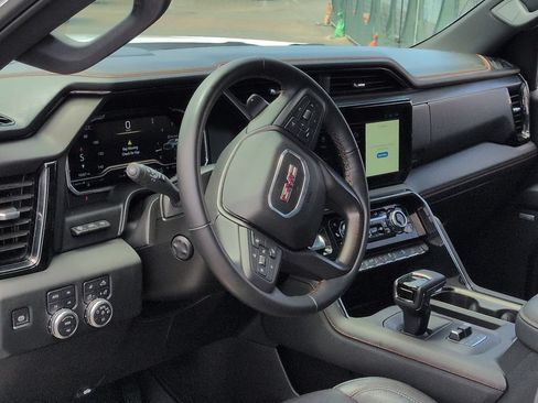 Used 2024 GMC Sierra 1500 AT4 w/ Technology Package AWD/4WD image 11