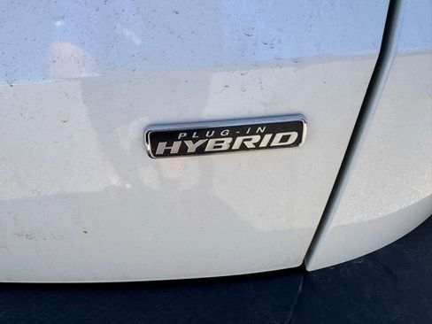 New 2025 Ford Escape SE w/ PHEV Premium Package FWD image 6
