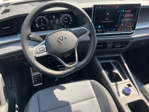 New 2026 Volkswagen Tiguan SE R-Line FWD image 34