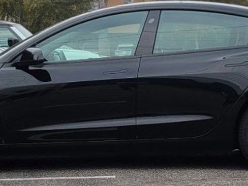 Used 2023 Tesla Model 3 Standard Range image 2