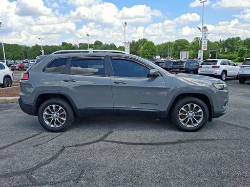 Certified 2019 Jeep Cherokee Latitude Plus w/ Cold Weather Group AWD/4WD image 9