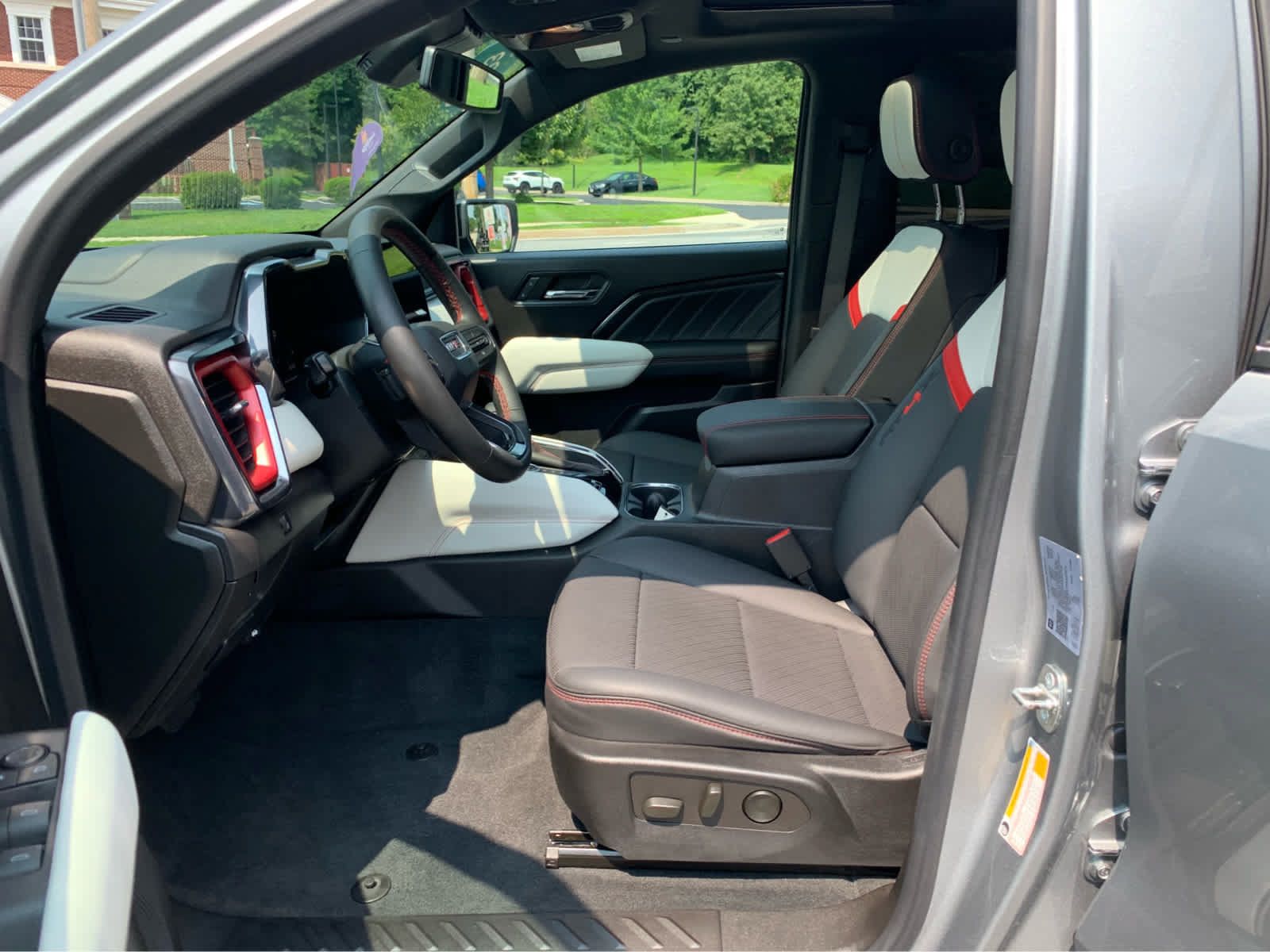 Used 2023 GMC Canyon AT4X w/ Edition 1 AWD/4WD image 11