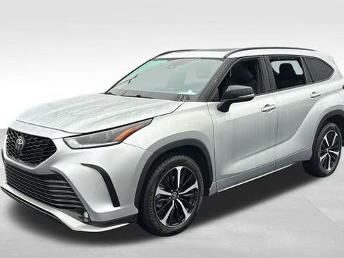 Used 2021 Toyota Highlander XSE image 3
