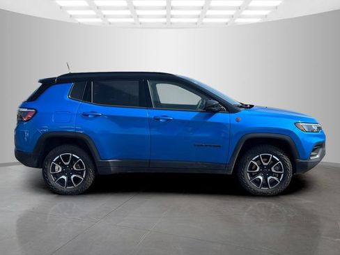 Certified 2025 Jeep Compass Trailhawk w/ Sun & Sound Group AWD/4WD image 8