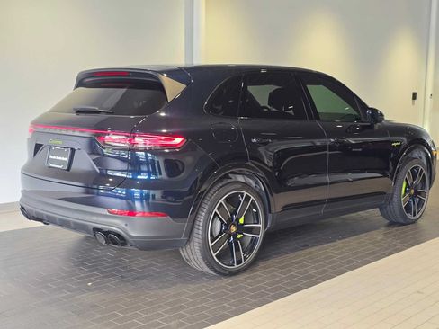 Used 2022 Porsche Cayenne Platinum Edition AWD/4WD image 7