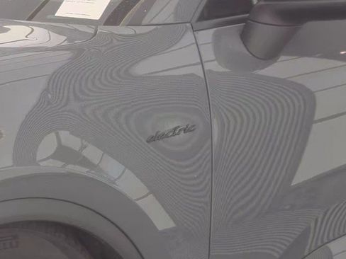 Used 2025 Porsche Macan Electric RWD image 1