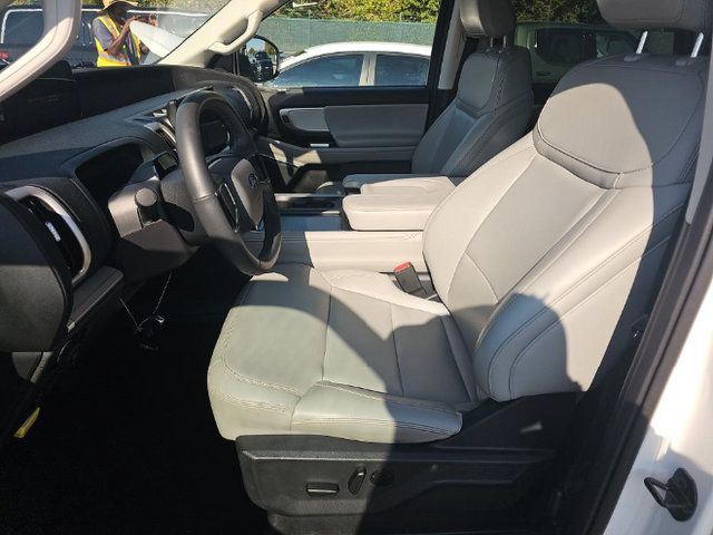 Used 2025 Ford Expedition Active AWD/4WD image 10