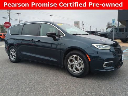 Used 2024 Chrysler Pacifica Limited image 2