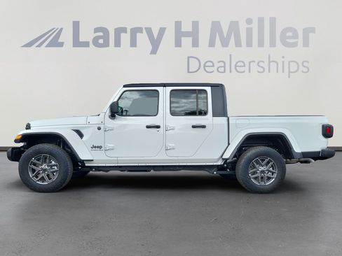 New 2025 Jeep Gladiator Sport image 2