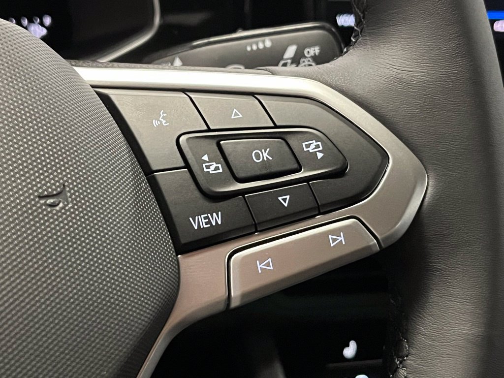 Used 2025 Volkswagen Jetta SE FWD image 21