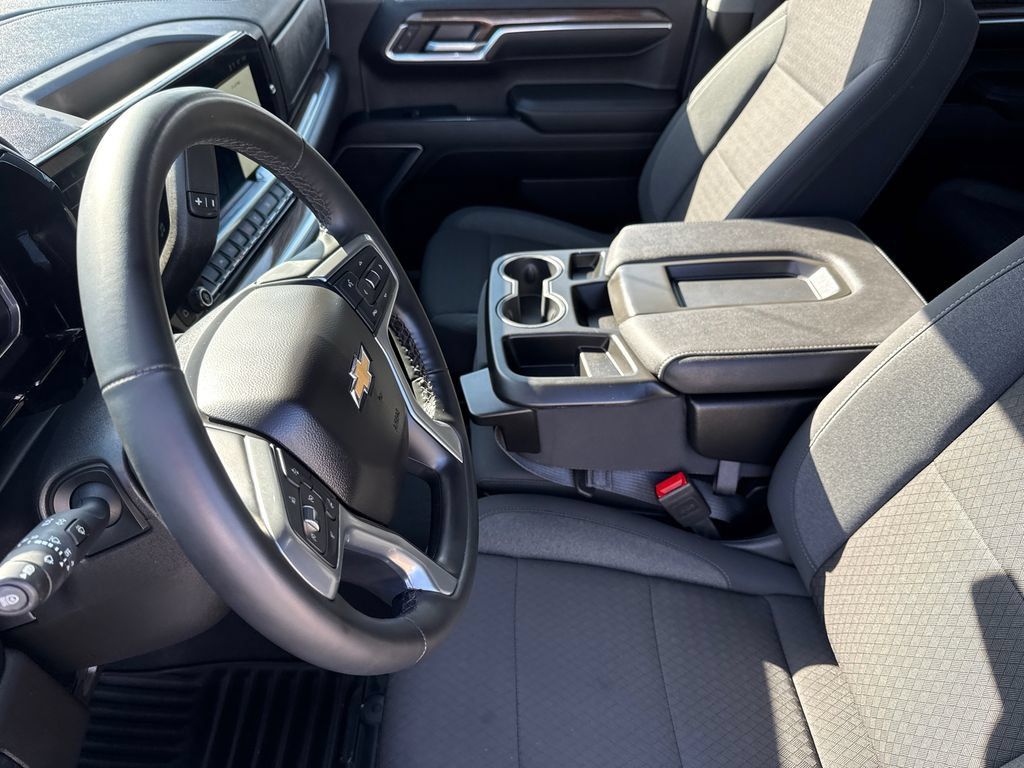 Used 2024 Chevrolet Silverado 1500 LT AWD/4WD image 15