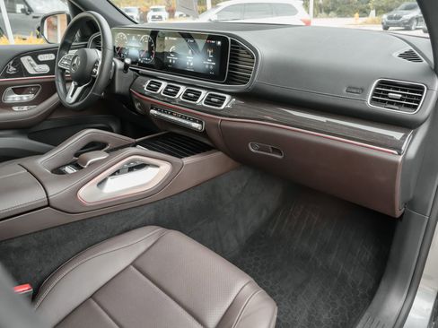 Used 2023 Mercedes-Benz GLS 450 4MATIC image 40