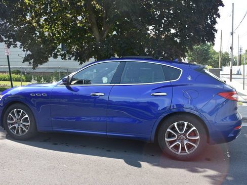 Used 2020 Maserati Levante AWD/4WD image 8